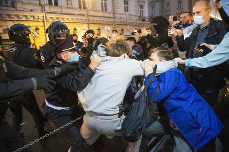 russia:-more-than-140-arrests-after-opposition-protest