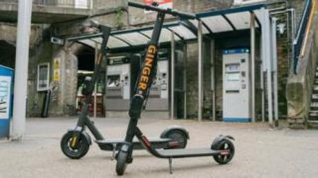 Teens ride hired Tees Valley e-scooters on A19 Teens ride hired Tees Valley e-scooters on A19