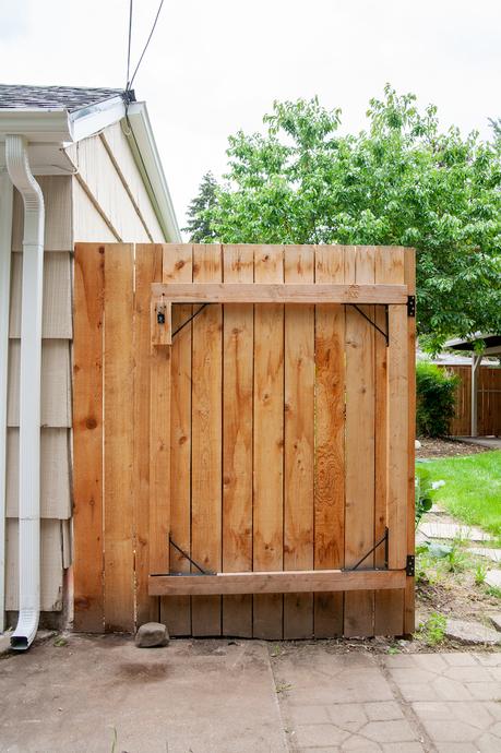 Protecting Our Fence With Clear Waterproof Sealant