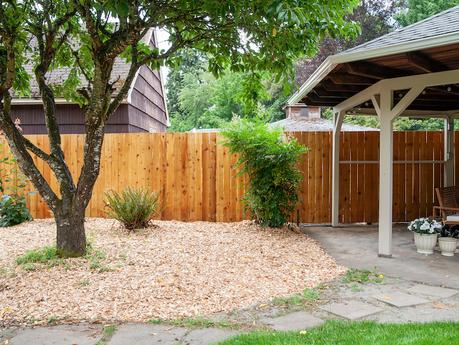 Protecting Our Fence With Clear Waterproof Sealant