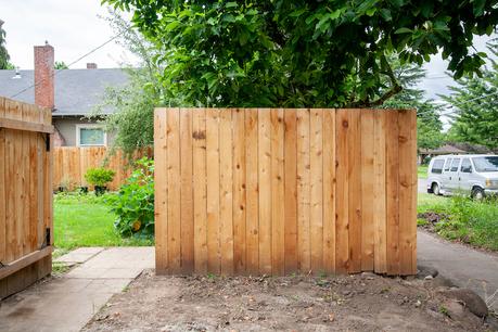 Protecting Our Fence With Clear Waterproof Sealant