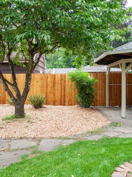 Protecting Our Fence With Clear Waterproof Sealant