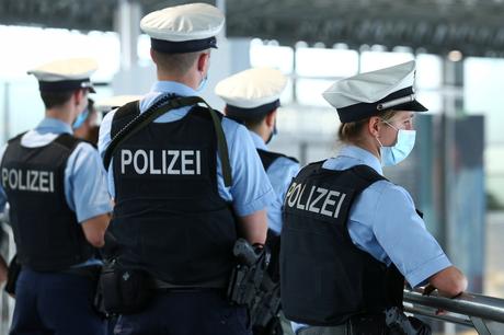 violence-during-a-“corona-party”-in-frankfurt:-39-arrests