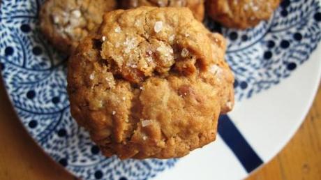 Chewy apricot oatmeal cookies with toasted almonds (and sea salt on top)