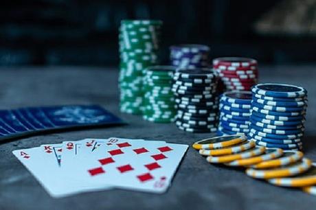 10 Factors to Consider Before Choosing an Online Poker Room