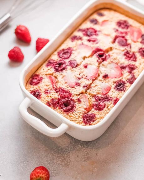 Vegan Baked Oatmeal with Fresh Berries Vegan Baked Oatmeal with Fresh Berries
