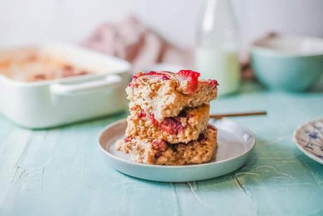 Vegan Baked Oatmeal with Fresh Berries Vegan Baked Oatmeal with Fresh Berries