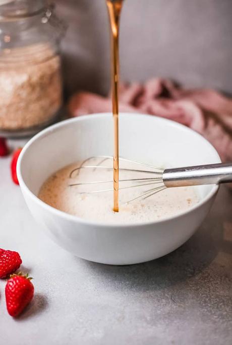 Vegan Baked Oatmeal with Fresh Berries Vegan Baked Oatmeal with Fresh Berries