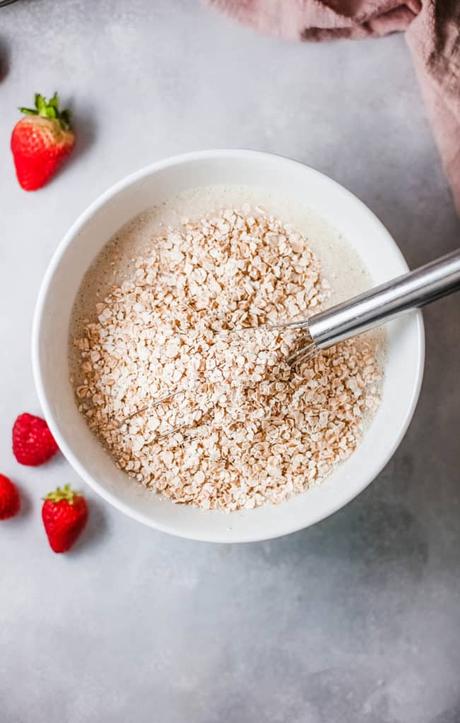 Vegan Baked Oatmeal with Fresh Berries Vegan Baked Oatmeal with Fresh Berries