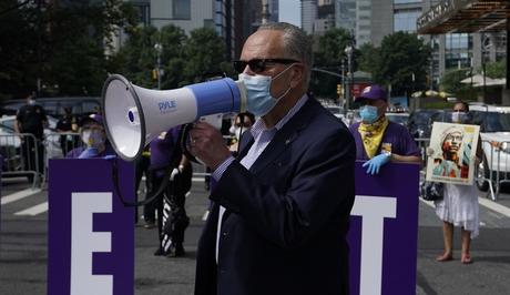 US: Employees protest for financial aid