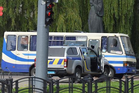 ukraine:-gunman-holds-“20”-bus-passengers-hostage