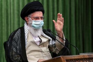  COVID-19 en Iran: l’ayatollah Khamenei appelle à «sauver le pays»)