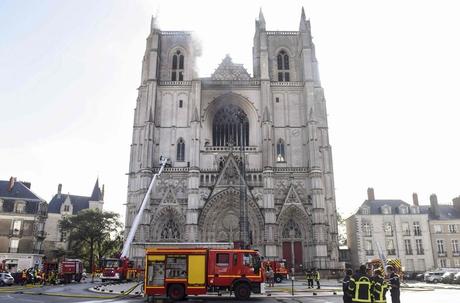 Fire in Nantes cathedral: a man suspected