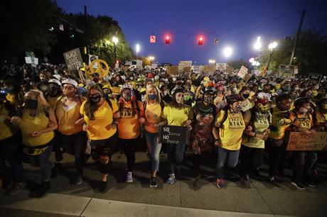 New night tense in Portland between protesters and police