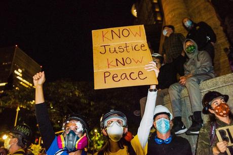 new-night-tense-in-portland-between-protesters-and-police