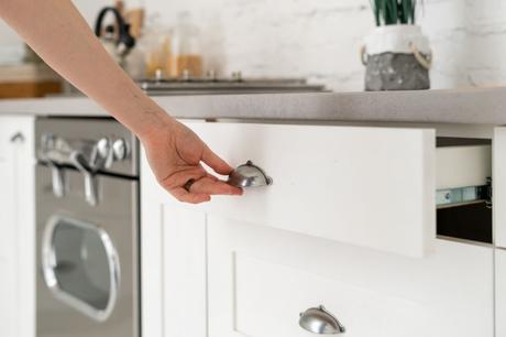 Things to Consider When Choosing Kitchen Cabinet Pulls and Knobs