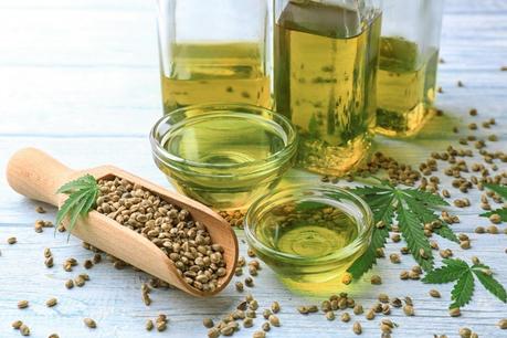 6 Ways Using Hemp Oil Benefits Your Skin