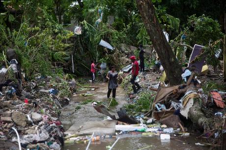 Hurricane Isaias hits Bahamas before Florida