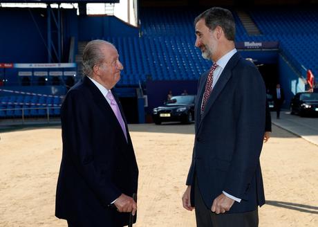 Suspected of corruption, ex-king Juan Carlos leaves Spain