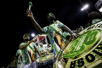  COVID-19 au Brésil: Sao Paulo reporte son carnaval2021)
