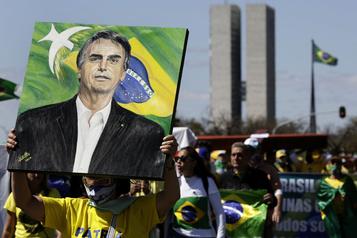  Manifestation de soutien à Bolsonaro, en quarantaine à Brasilia)