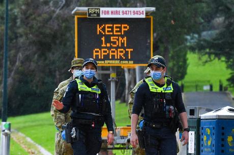 covid-19:-hundreds-of-infected-melbourne-residents-violate-lockdown-order