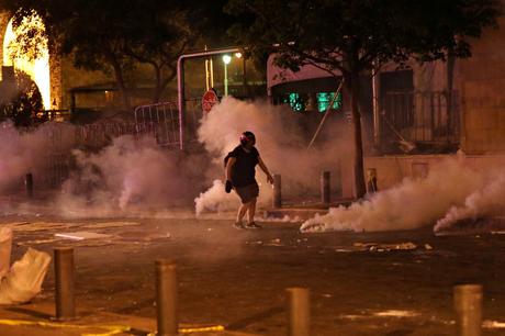 tear-gas-against-anti-government-protesters-in-beirut