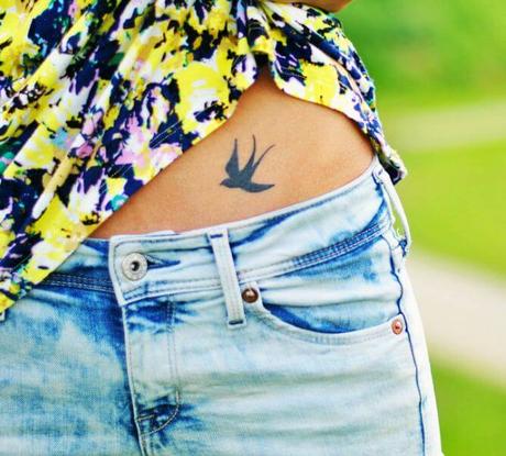 Fantasy Flower Girl Stomach Tattoos For  照片图像