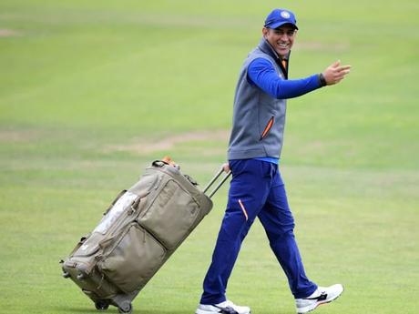 MSD's retirement announcement shocks Cricketing World !!