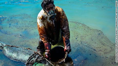 Mauritius oil spill: Cargo ship has split in two