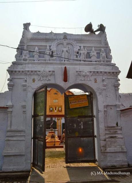 Serangulam Bashyam @ Arya - hoisting Indian National flag in 1932