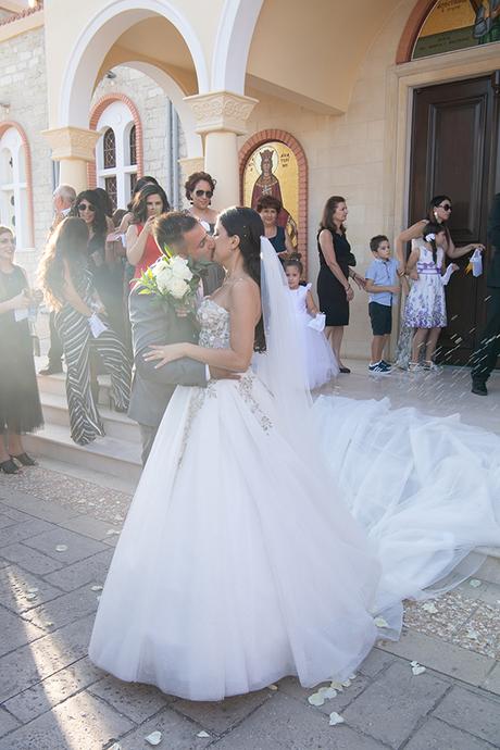 Modern white and gold wedding in Limassol │ Antigoni & Nearchos modern-white-gold-wedding-limassol_09