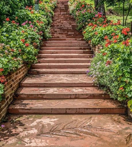 Best Flooring Options to Restore Your Garden or Yard Walkways