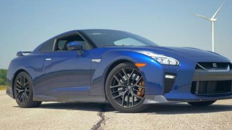 2020 Tesla Model S Performance Vs Nissan GTR Drag Race