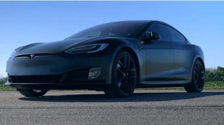 2020 Tesla Model S Performance Vs Nissan GTR Drag Race