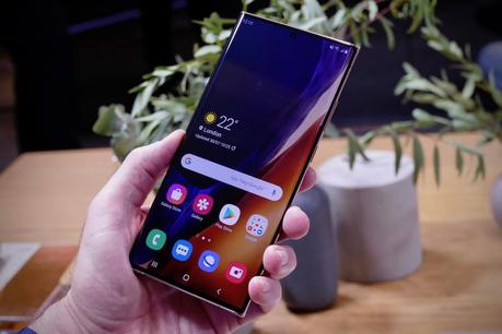 Samsung Galaxy Note 20 Ultra vs. iPhone 11 Pro Max: Titanic Flagships Clash