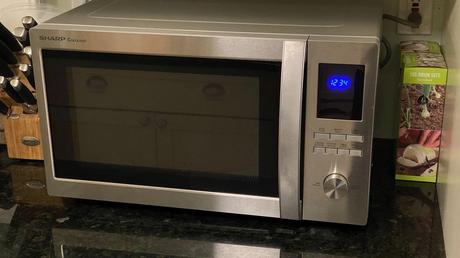 Hot microwave deal: Get $50 off a Sharp stainless steel carousel countertop model