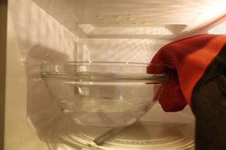 How to clean your microwave
