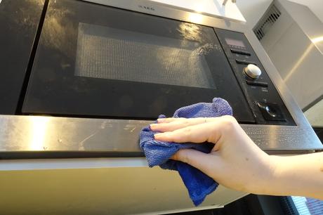 How to clean your microwave