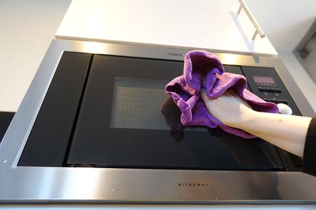 How to clean your microwave