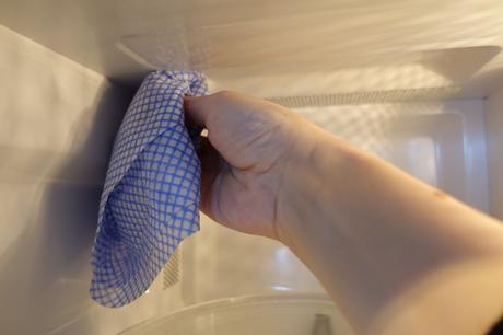 How to clean your microwave