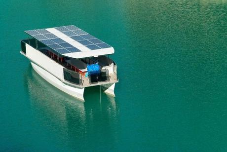 boat-running-on-solar-power