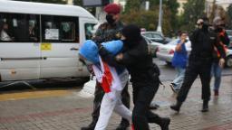 Video shows students violently detained in Belarus