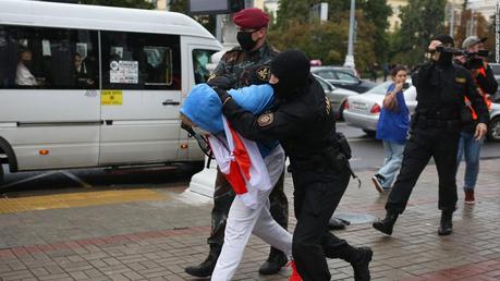 Video shows students violently detained in Belarus