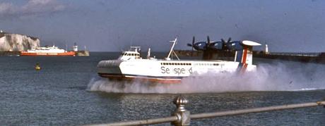 The Gironde estuary hovercraft story and the Pauillac connection