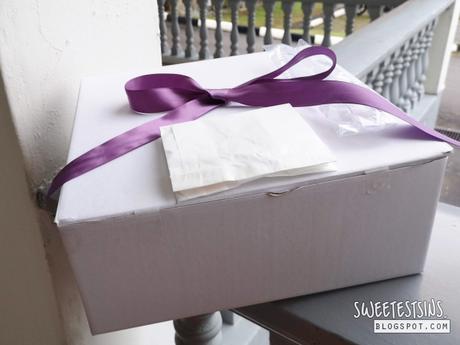 Make someone's day by sending a gift of freshly baked cake from cakedelivery.sg