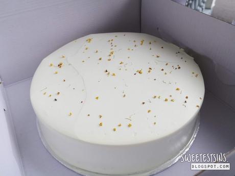 Make someone's day by sending a gift of freshly baked cake from cakedelivery.sg