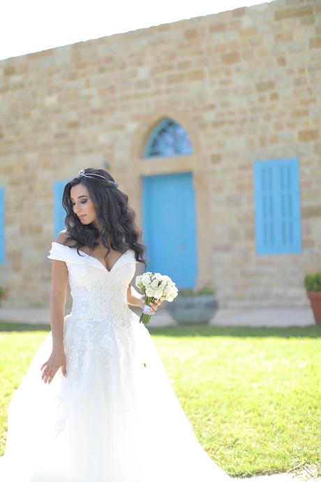intimate-outdoor-wedding-lebanon-romantic-elegant-touches_05x