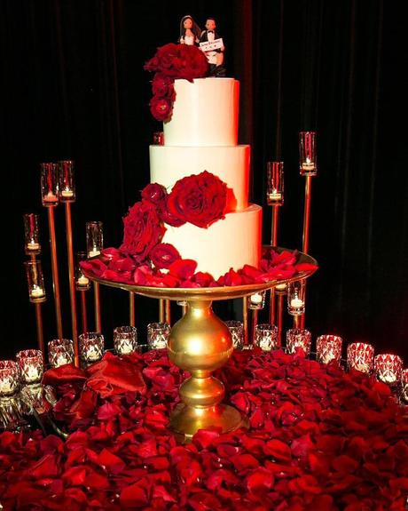 red white wedding colors cake flowers decor