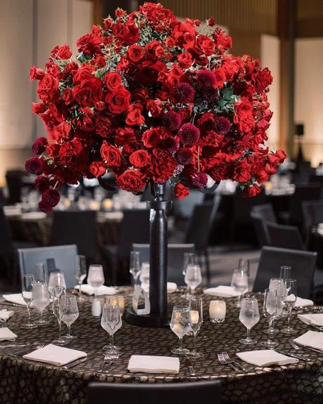 winter-wedding colors red black flowers centerpiece